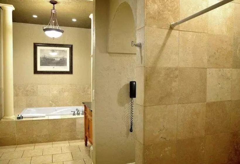 Niagara Crossing Hotel And Spa