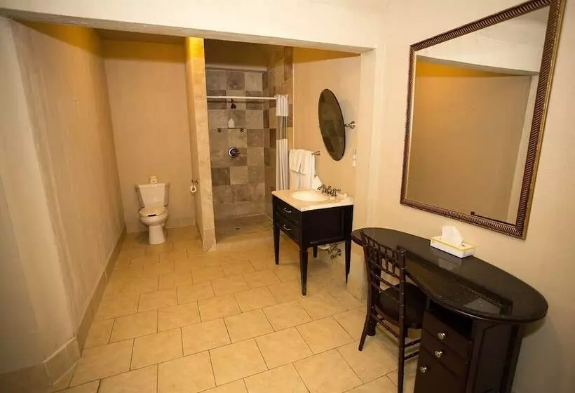 Niagara Crossing Hotel And Spa