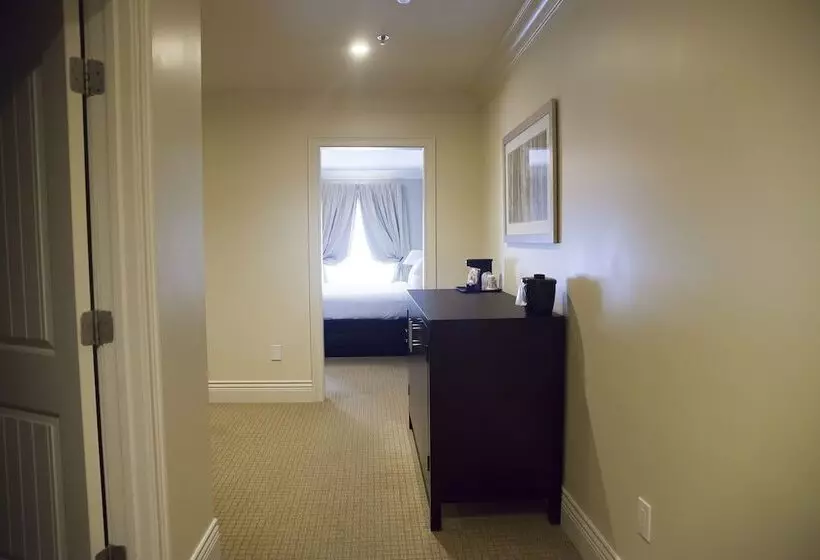 Niagara Crossing Hotel And Spa