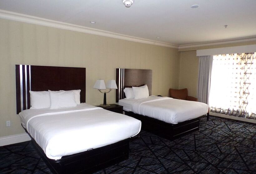 Niagara Crossing Hotel And Spa