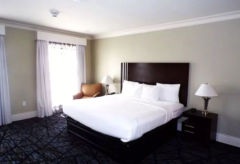 Niagara Crossing Hotel And Spa