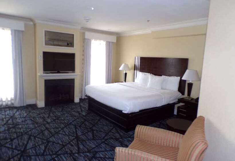 Niagara Crossing Hotel And Spa