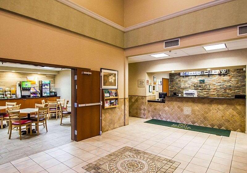 호텔 Quality Inn & Suites Fishkill South Near I 84