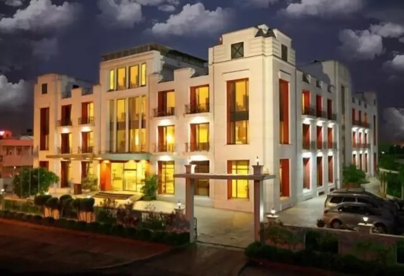 Отель Renest Gandhidham