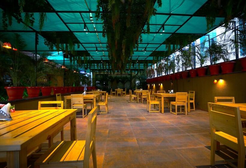 Отель Renest Gandhidham