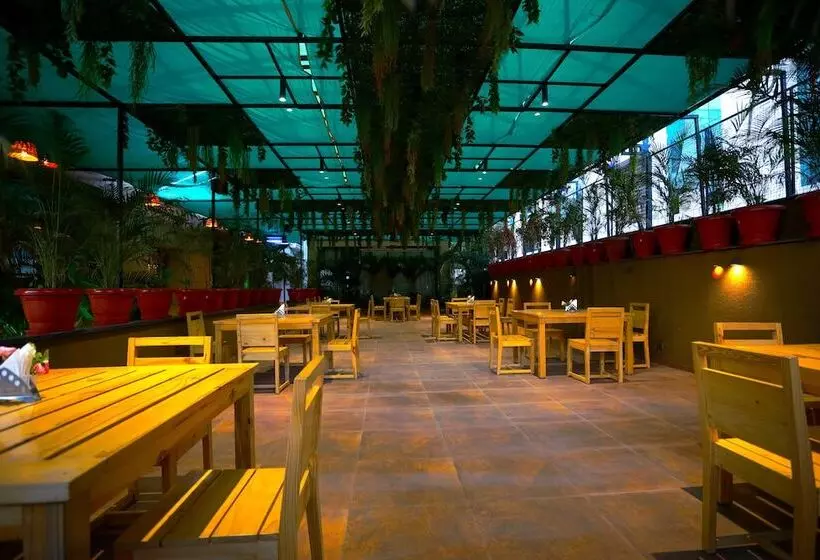 Отель Renest Gandhidham