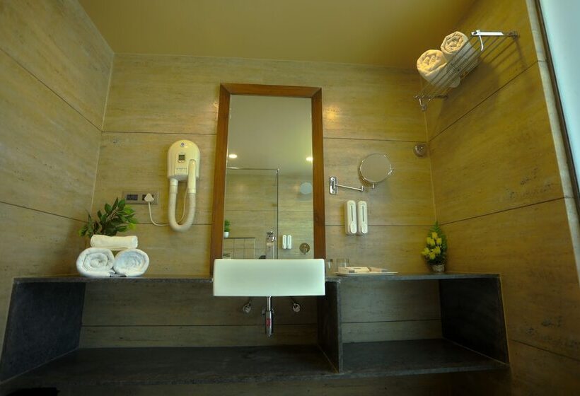 Отель Renest Gandhidham