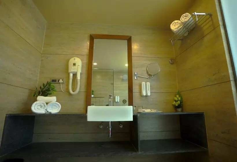 Отель Renest Gandhidham