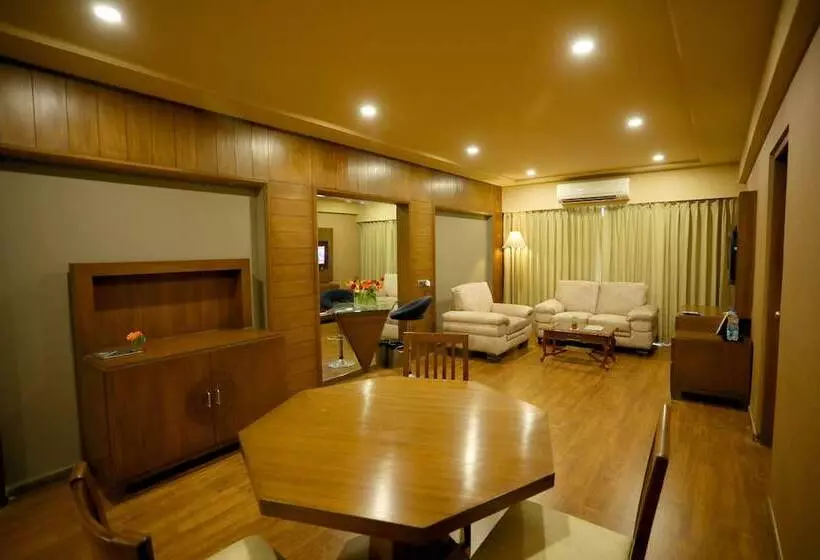 Отель Renest Gandhidham