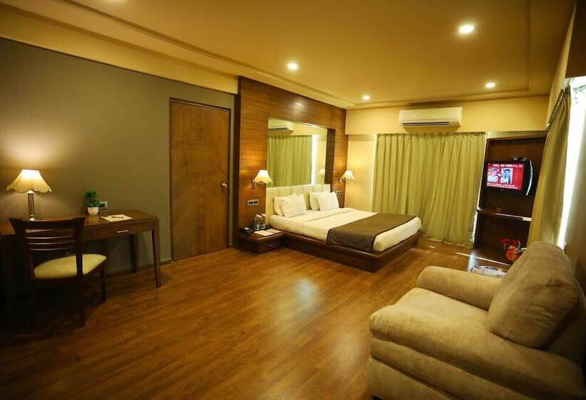 Отель Renest Gandhidham