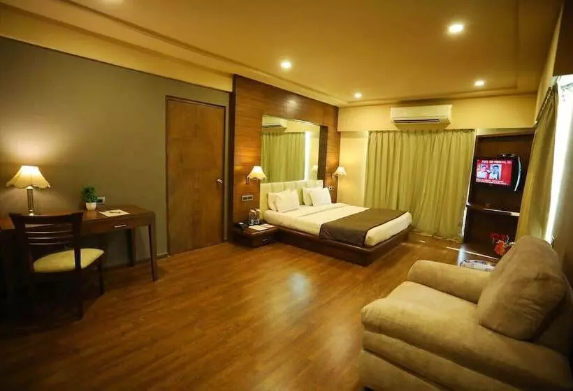 Отель Renest Gandhidham