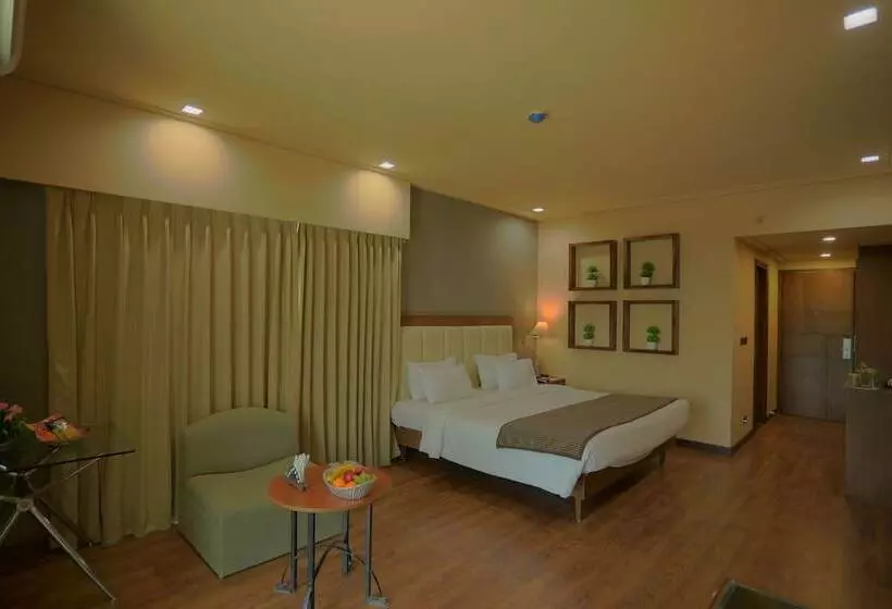 Отель Renest Gandhidham