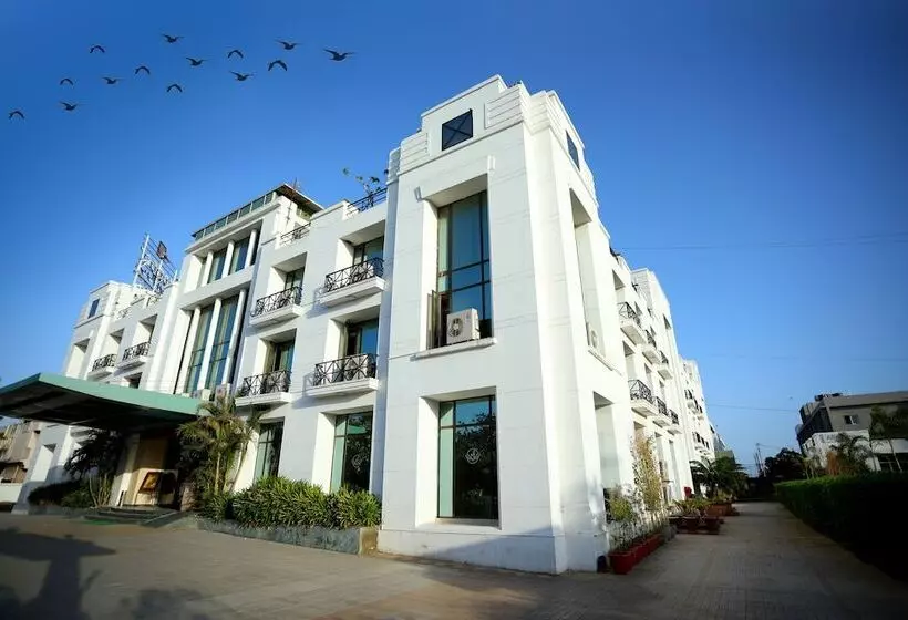 Отель Renest Gandhidham