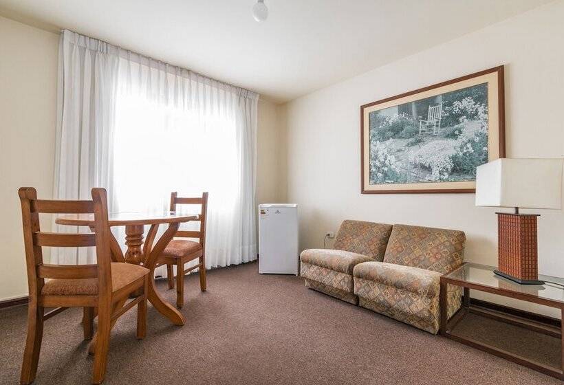 Hotel San Isidro Inn