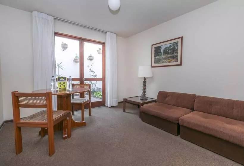 هتل San Isidro Inn