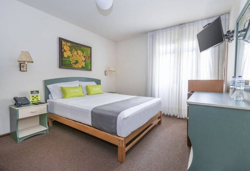 Hotel San Isidro Inn