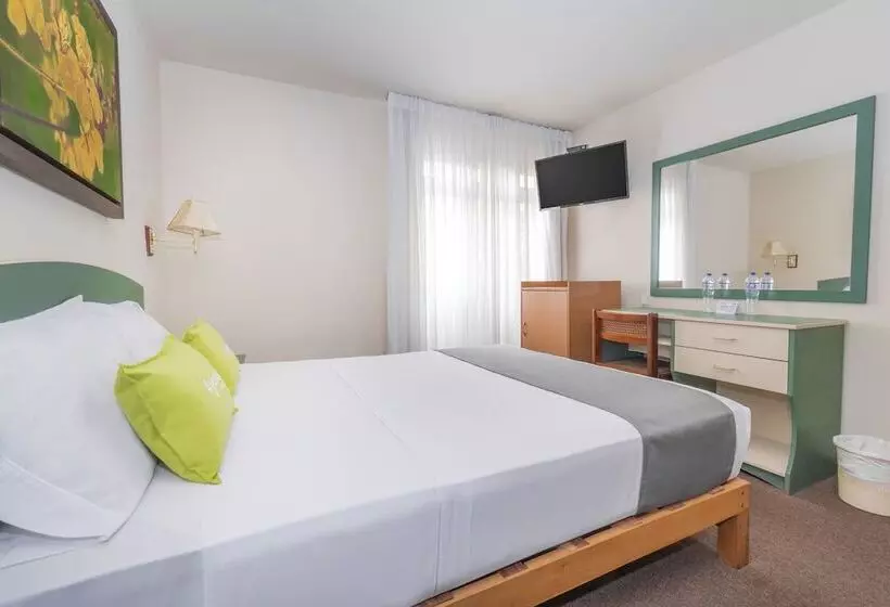 هتل San Isidro Inn