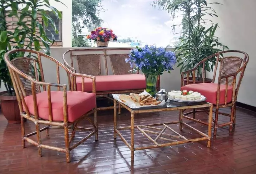 هتل San Isidro Inn