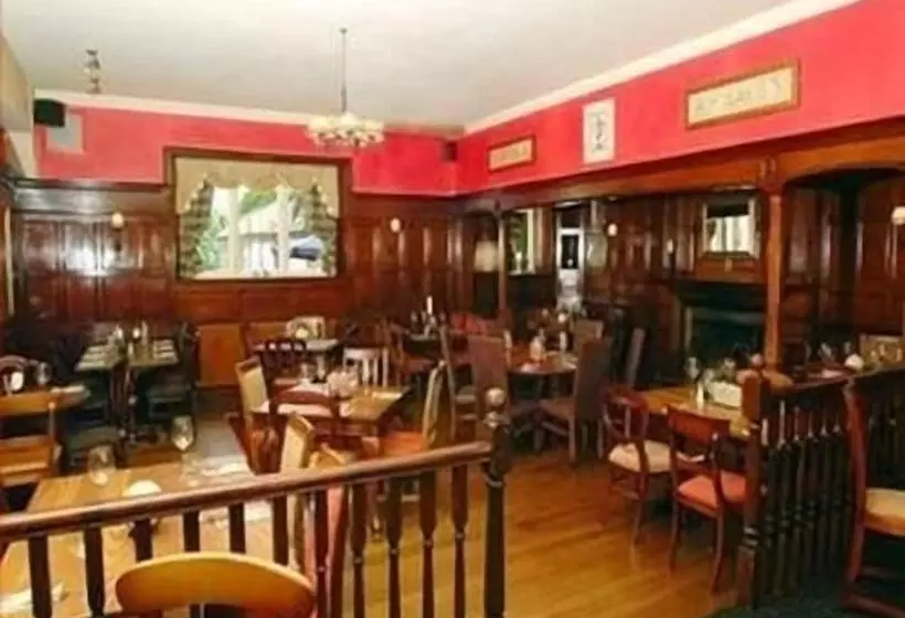 Отель The Hunting Lodge