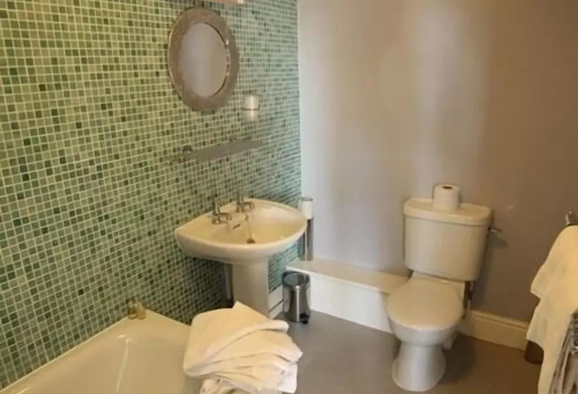 Отель The Hunting Lodge