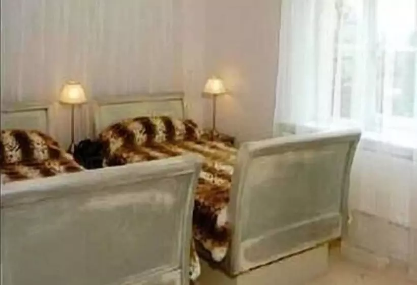 Отель The Hunting Lodge