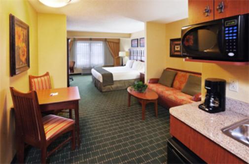 The Q Hotel & Suites