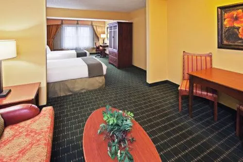 The Q Hotel & Suites