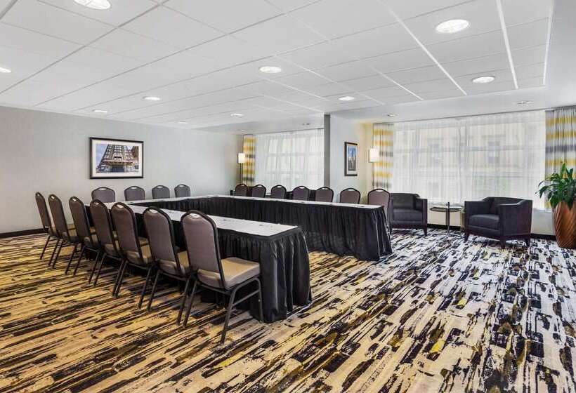 בית מלון כפרי Wyndham Garden Buffalo Downtown