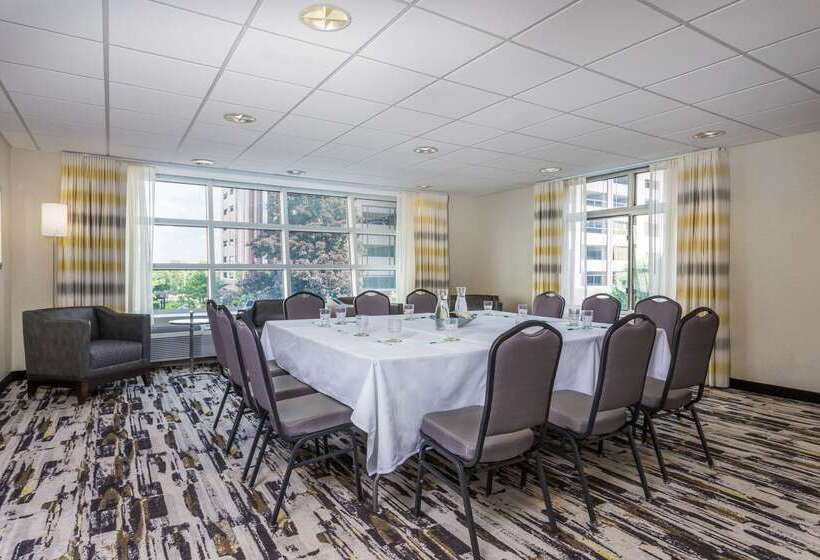 בית מלון כפרי Wyndham Garden Buffalo Downtown