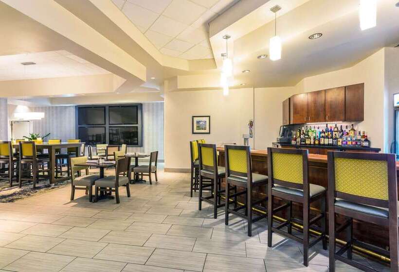 בית מלון כפרי Wyndham Garden Buffalo Downtown