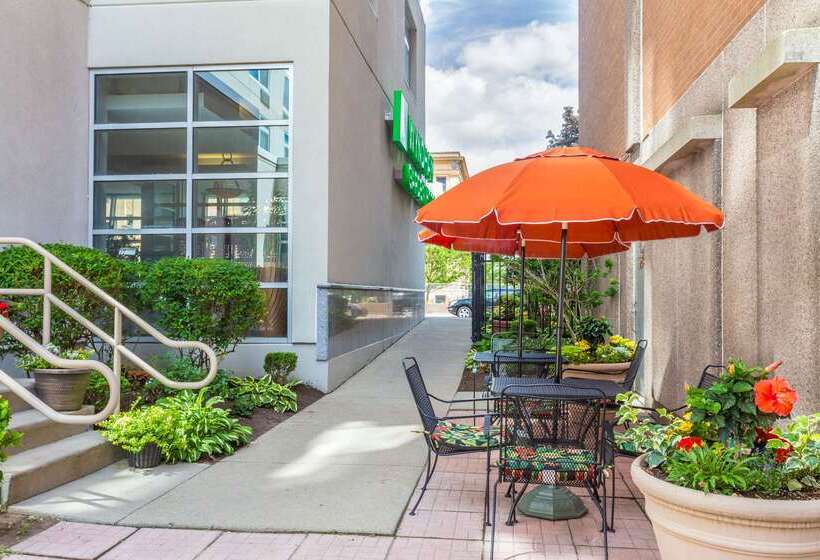 בית מלון כפרי Wyndham Garden Buffalo Downtown