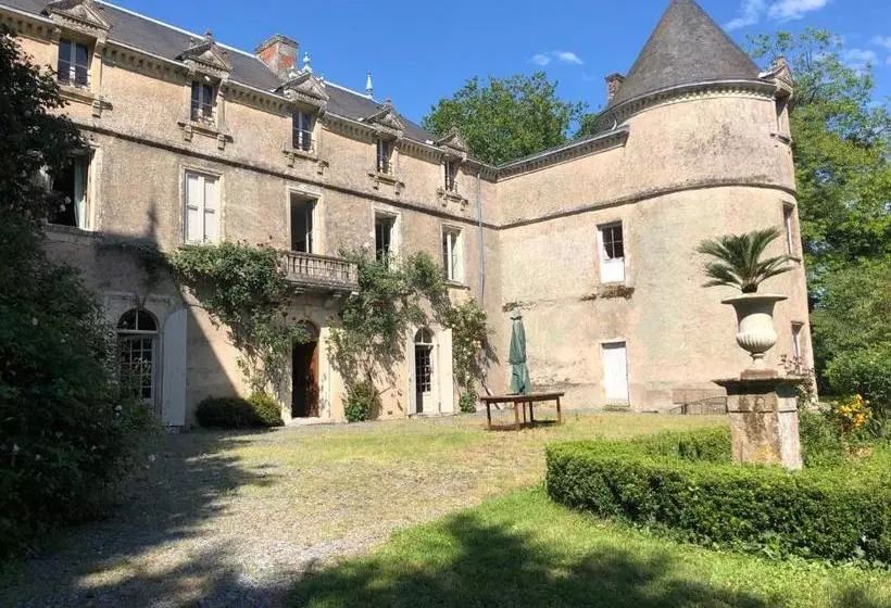 Aamiaismajoitus (B&B) Château De La Mothe