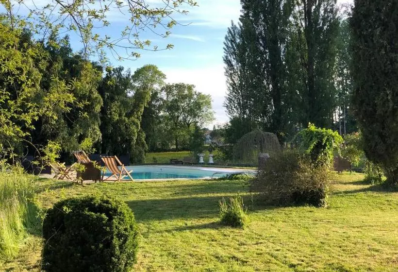 Aamiaismajoitus (B&B) Château De La Mothe