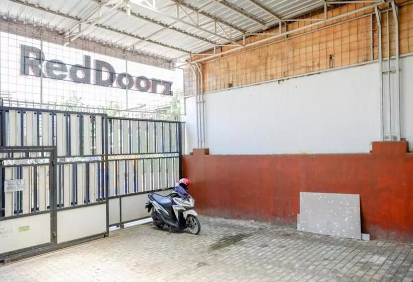 Hotelli Koolkost Syariah Near Universitas Diponegoro Tembalang 2