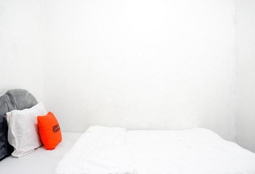 בית מלון כפרי Koolkost Syariah Near Universitas Diponegoro Tembalang 2