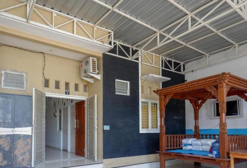 בית מלון כפרי Koolkost Syariah Near Universitas Diponegoro Tembalang 2