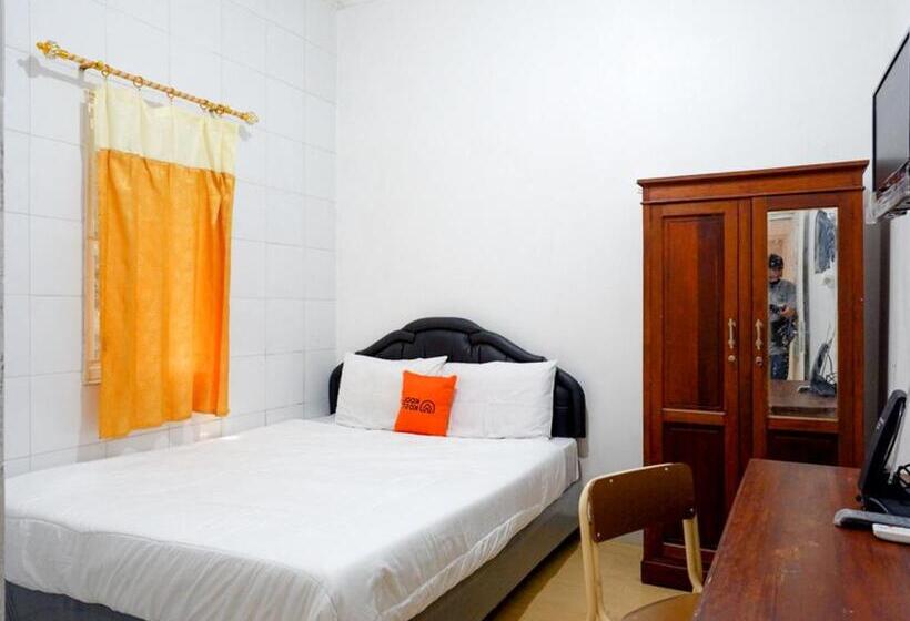 בית מלון כפרי Koolkost Syariah Near Universitas Diponegoro Tembalang 2