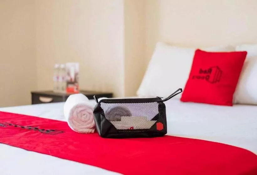 ホテル Reddoorz Plus Near Universitas Saburai Lampung