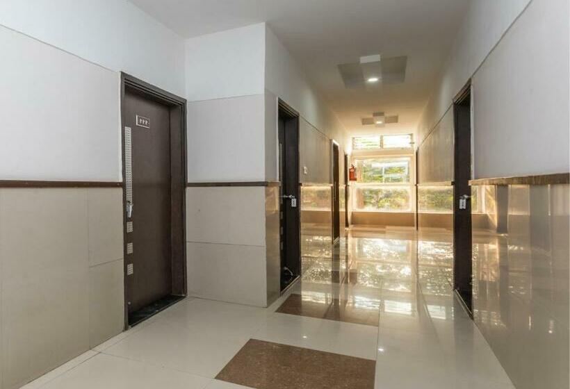 بنسيون Oyo 77596 Nambiaparambil Convention Center