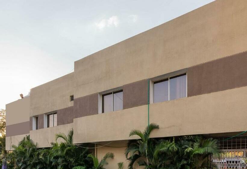 بنسيون Oyo 77596 Nambiaparambil Convention Center