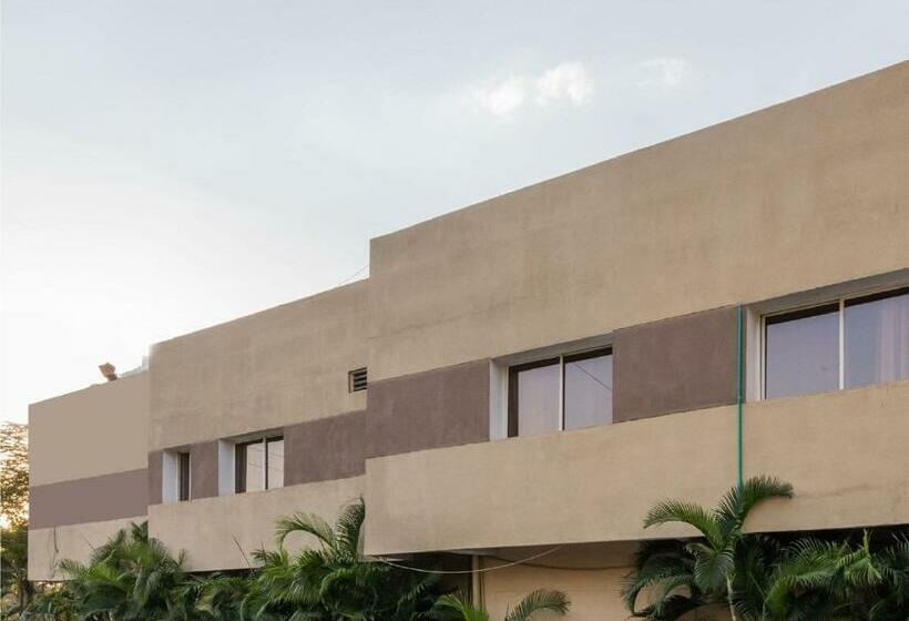 بنسيون Oyo 77596 Nambiaparambil Convention Center