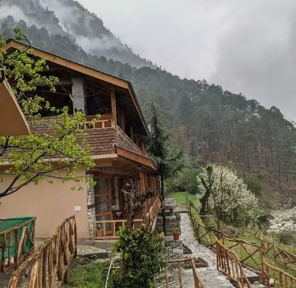 استراحتگاه The Riverwalk Tirthan Valley