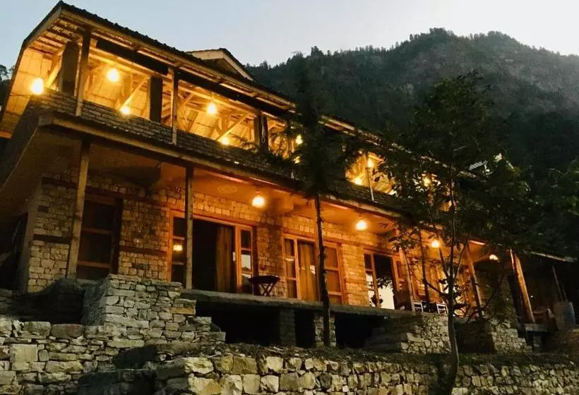 استراحتگاه The Riverwalk Tirthan Valley