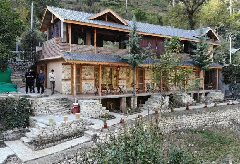 استراحتگاه The Riverwalk Tirthan Valley