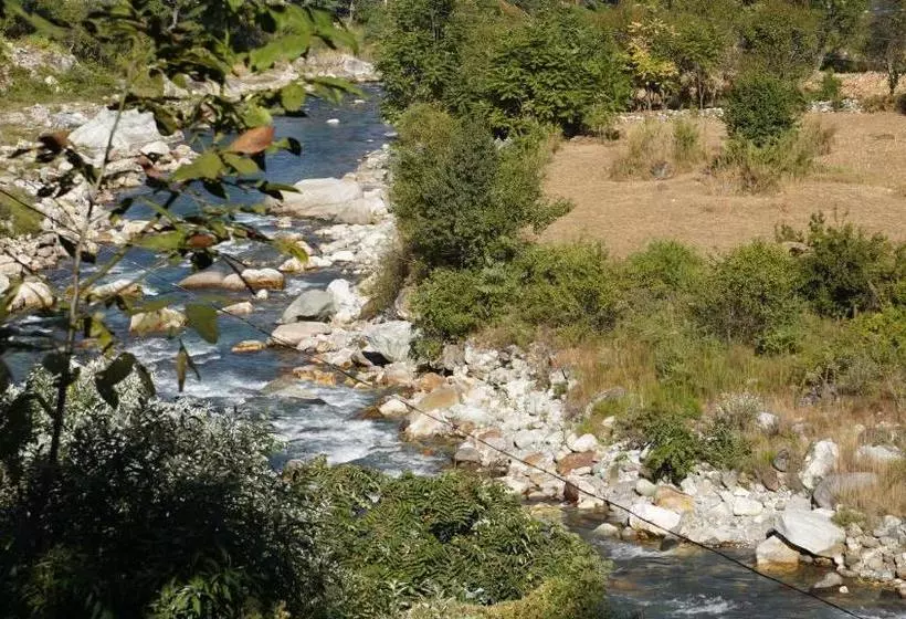استراحتگاه The Riverwalk Tirthan Valley