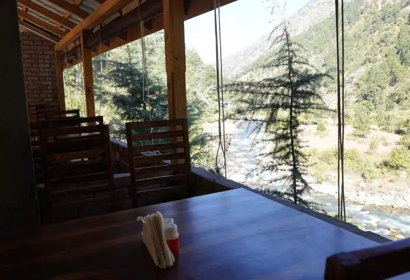 استراحتگاه The Riverwalk Tirthan Valley