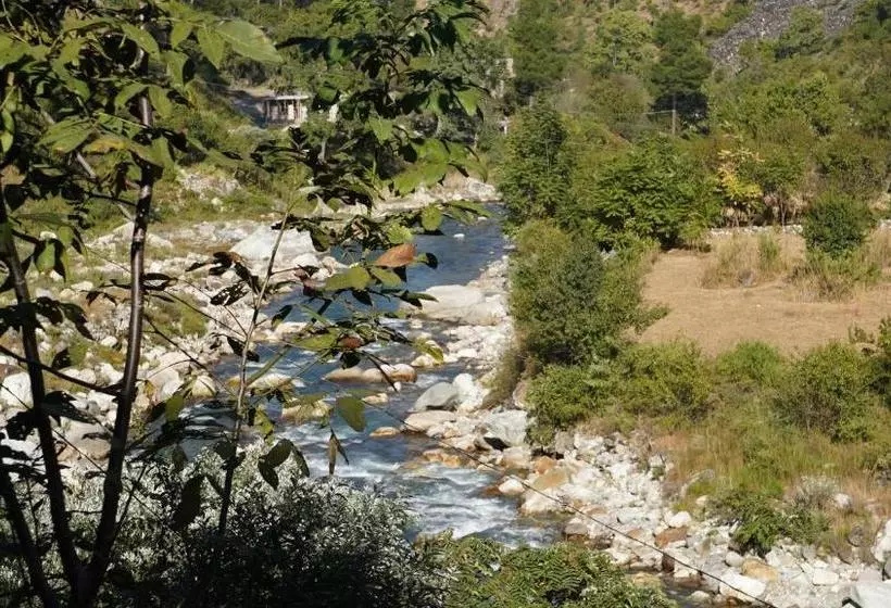 استراحتگاه The Riverwalk Tirthan Valley