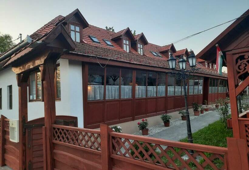 ベッドアンドブレックファースト Hat Testvér Fogadó