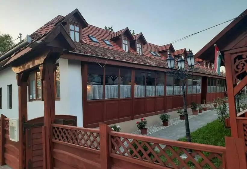 ベッドアンドブレックファースト Hat Testvér Fogadó