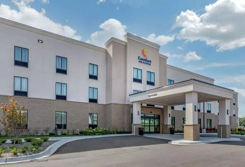 Hotelli Comfort Inn & Suites